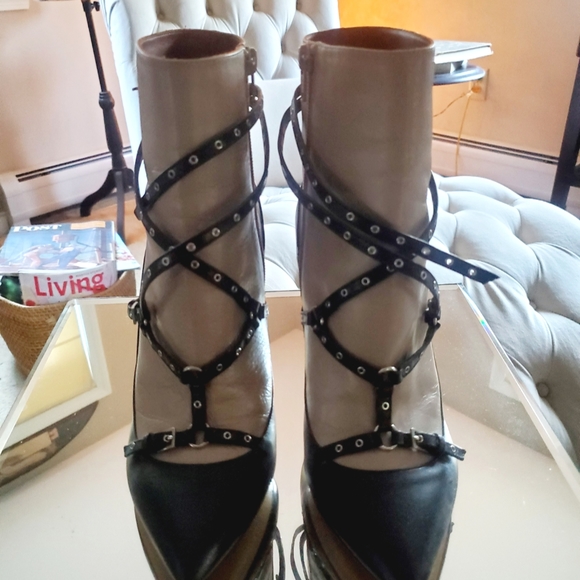 💯 Valentino Woven Cross Strap Booties 🔥 - Picture 3 of 16